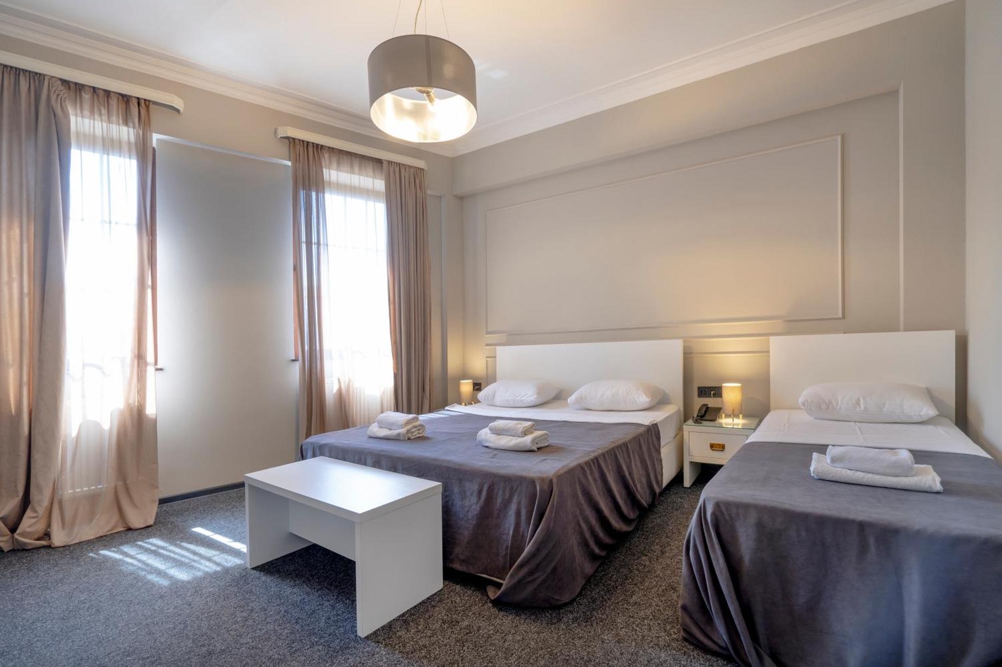 Hotel Piazza Tbilisi Rom bilde