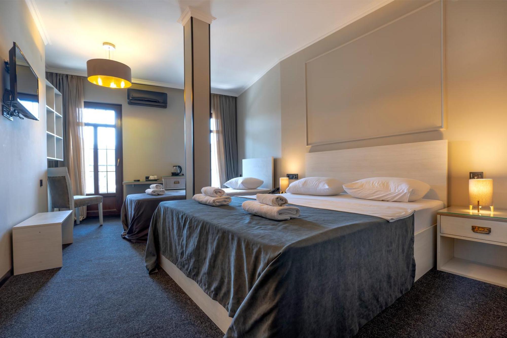 Hotel Piazza Tbilisi Rom bilde