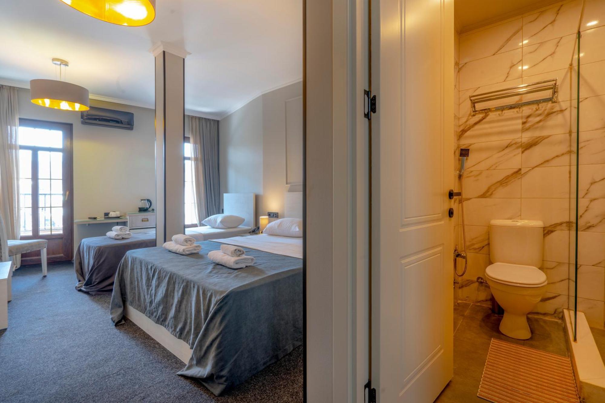 Hotel Piazza Tbilisi Rom bilde