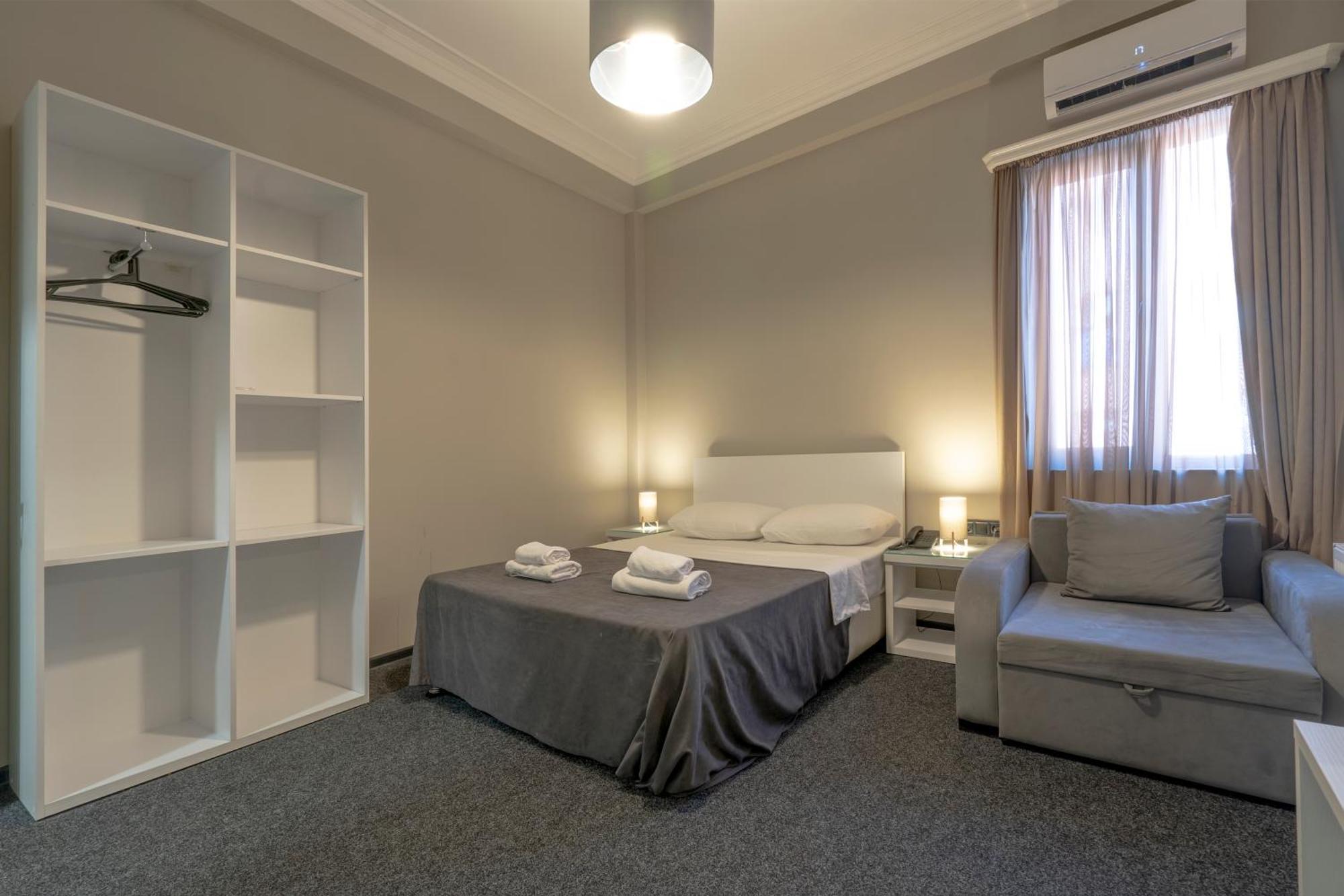 Hotel Piazza Tbilisi Rom bilde